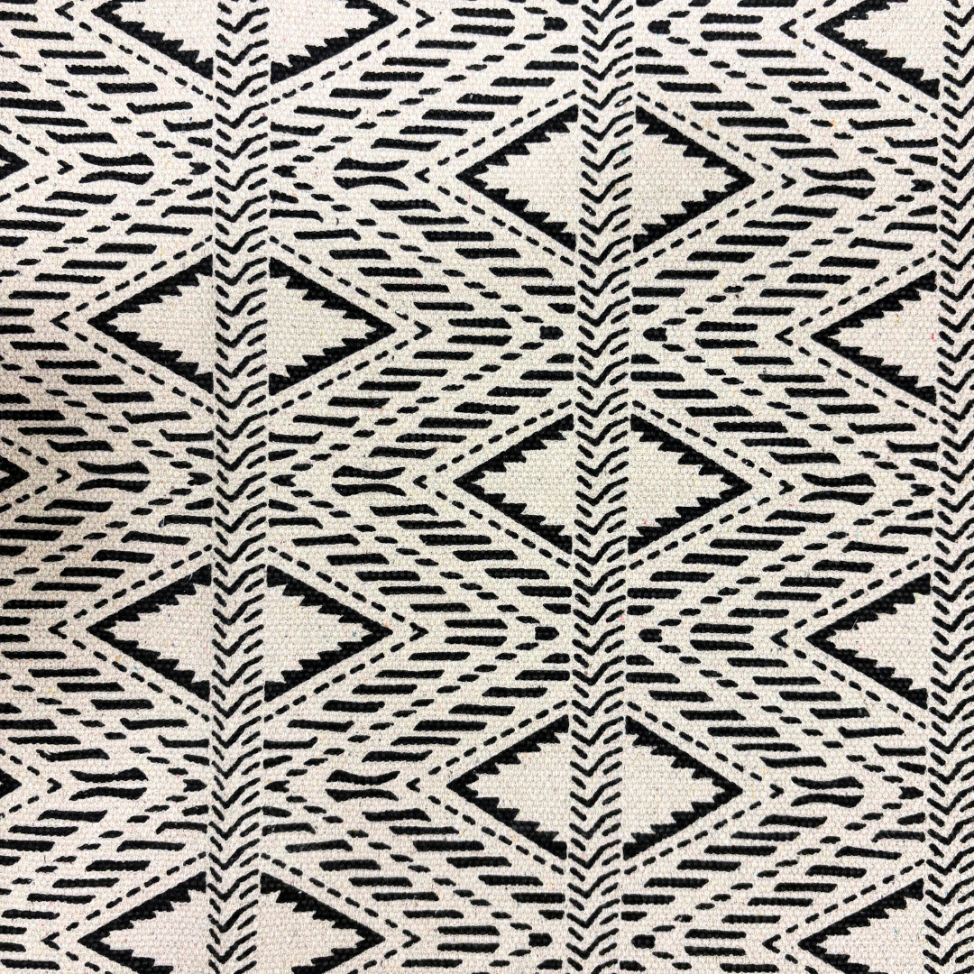 Geometrischer Teppich aus recycelter Baumwolle