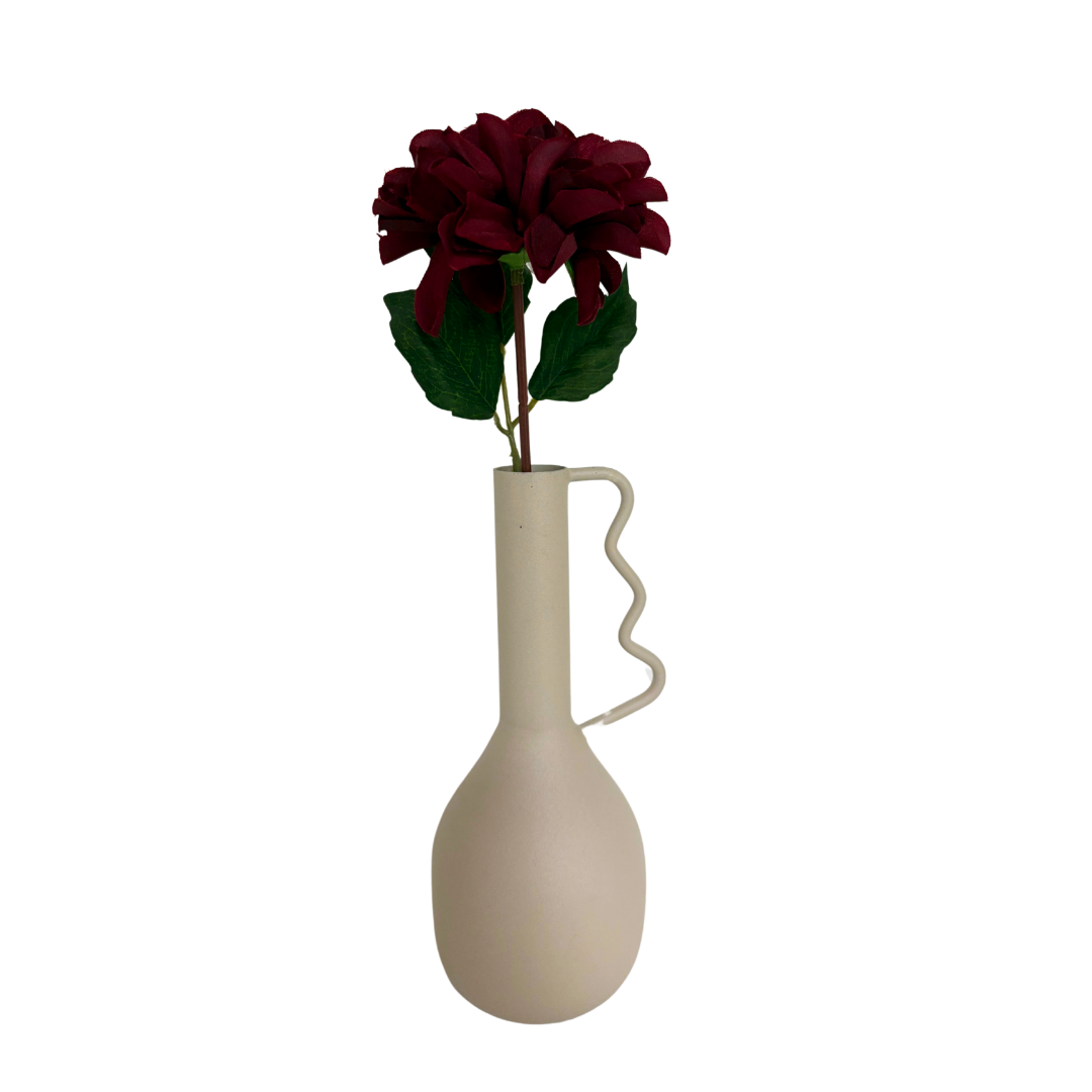 Minimalistische Vase aus Metall