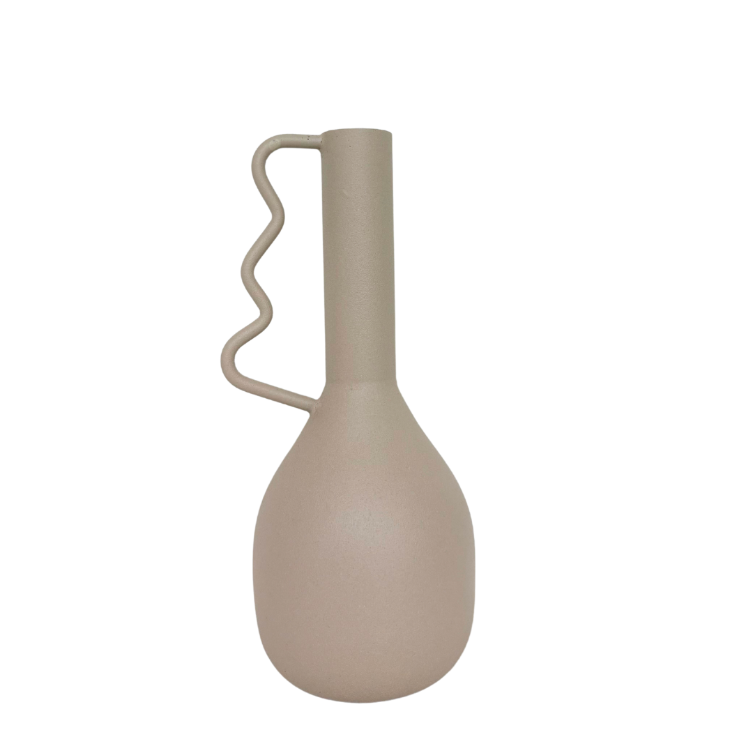 Minimalistische Vase aus Metall