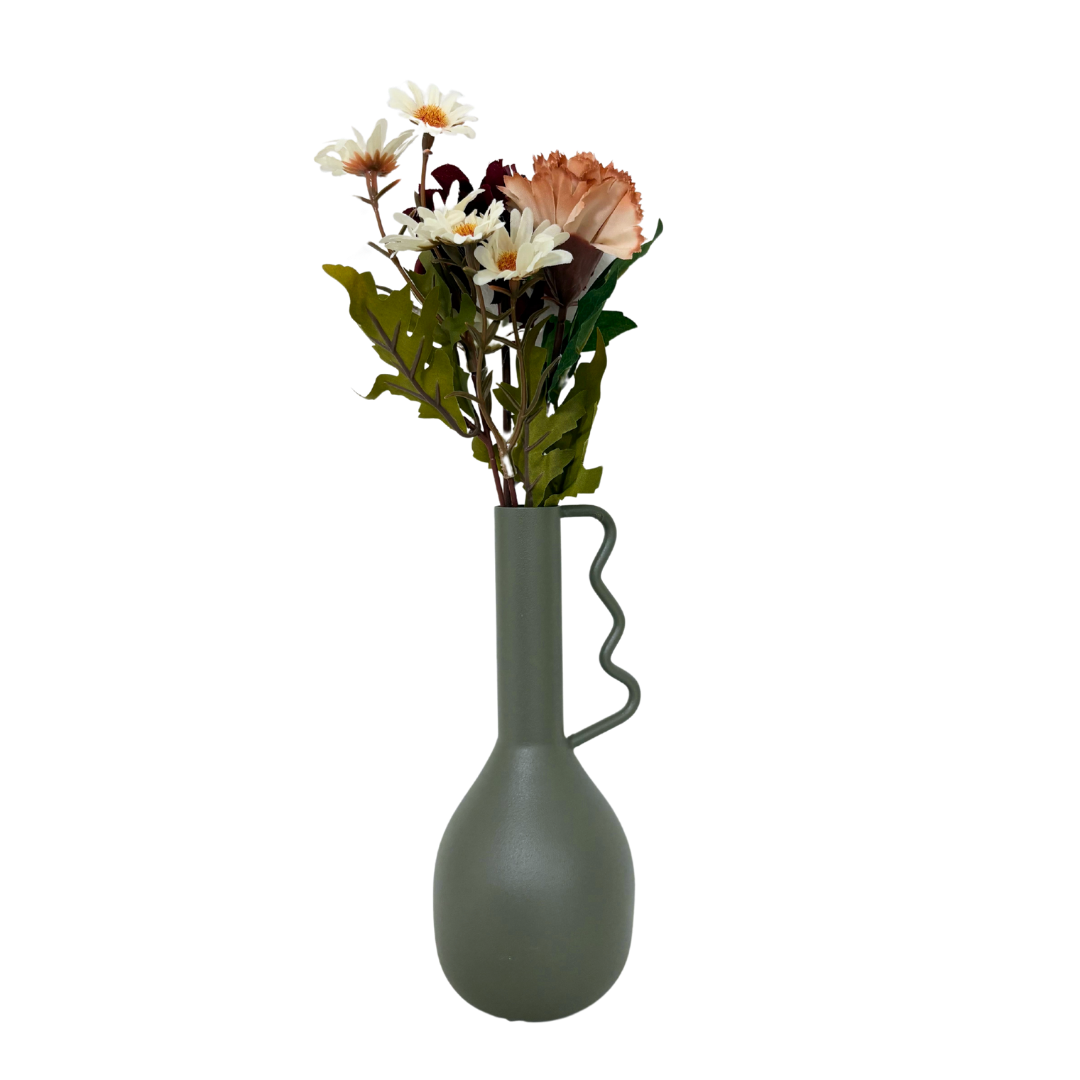 Minimalistische Vase aus Metall