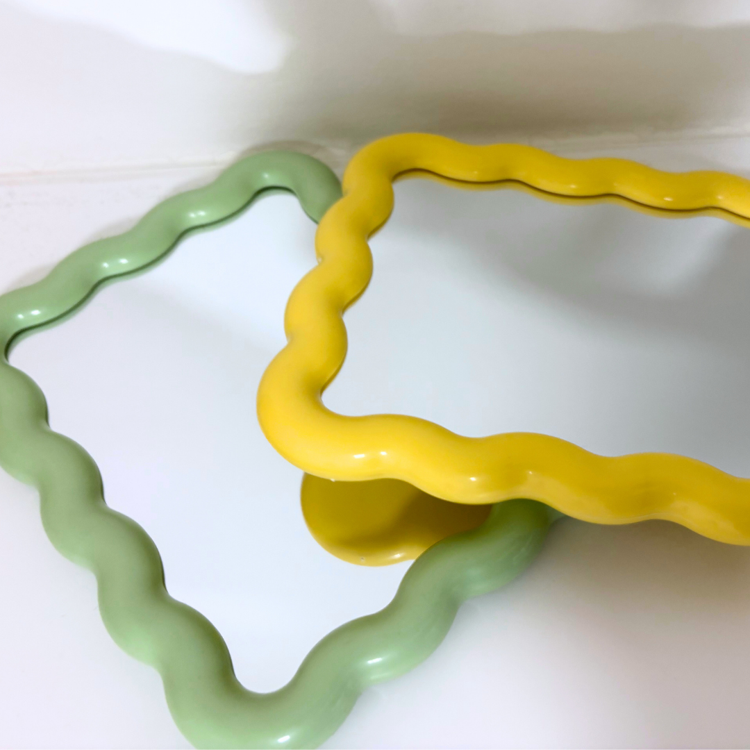 Gelber Spiegel "Waves"