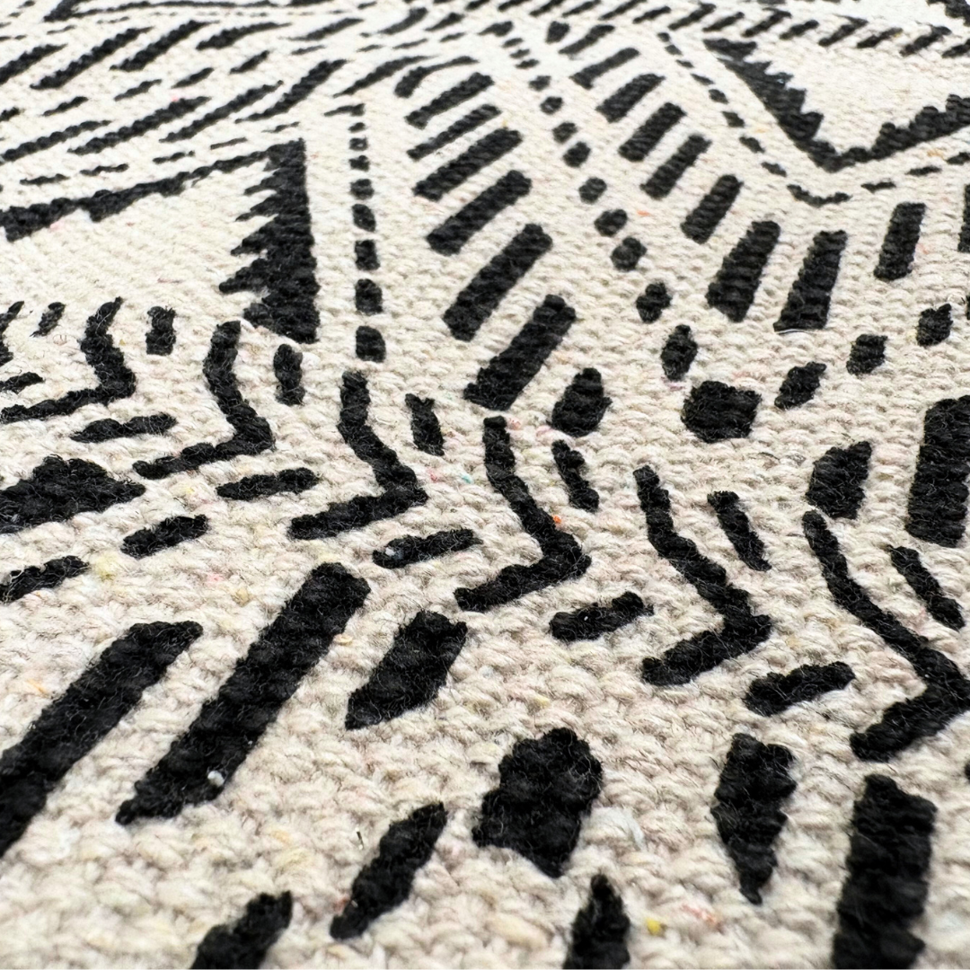 Geometrischer Teppich aus recycelter Baumwolle