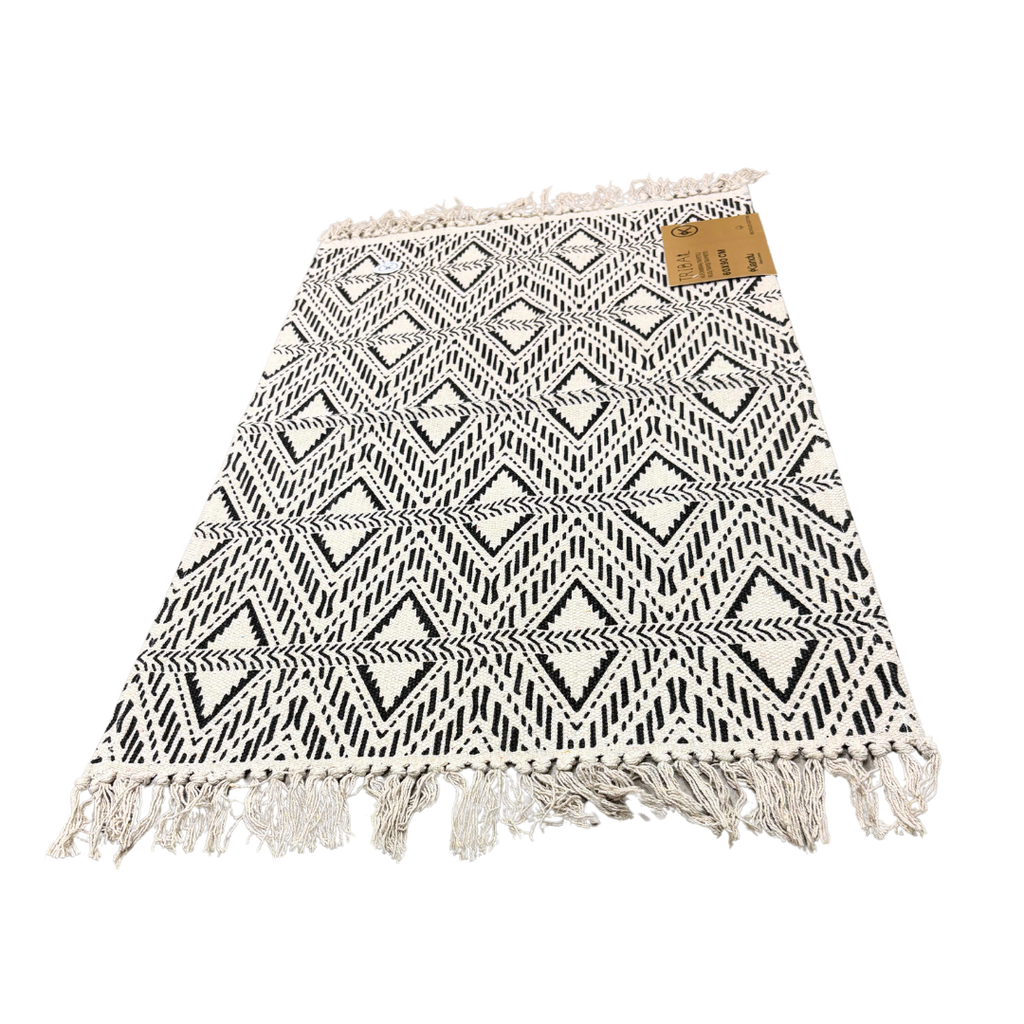 Geometrischer Teppich aus recycelter Baumwolle