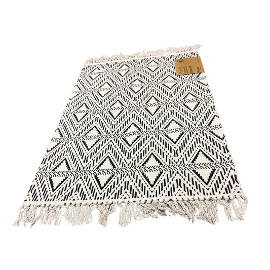 Geometrischer Teppich aus recycelter Baumwolle