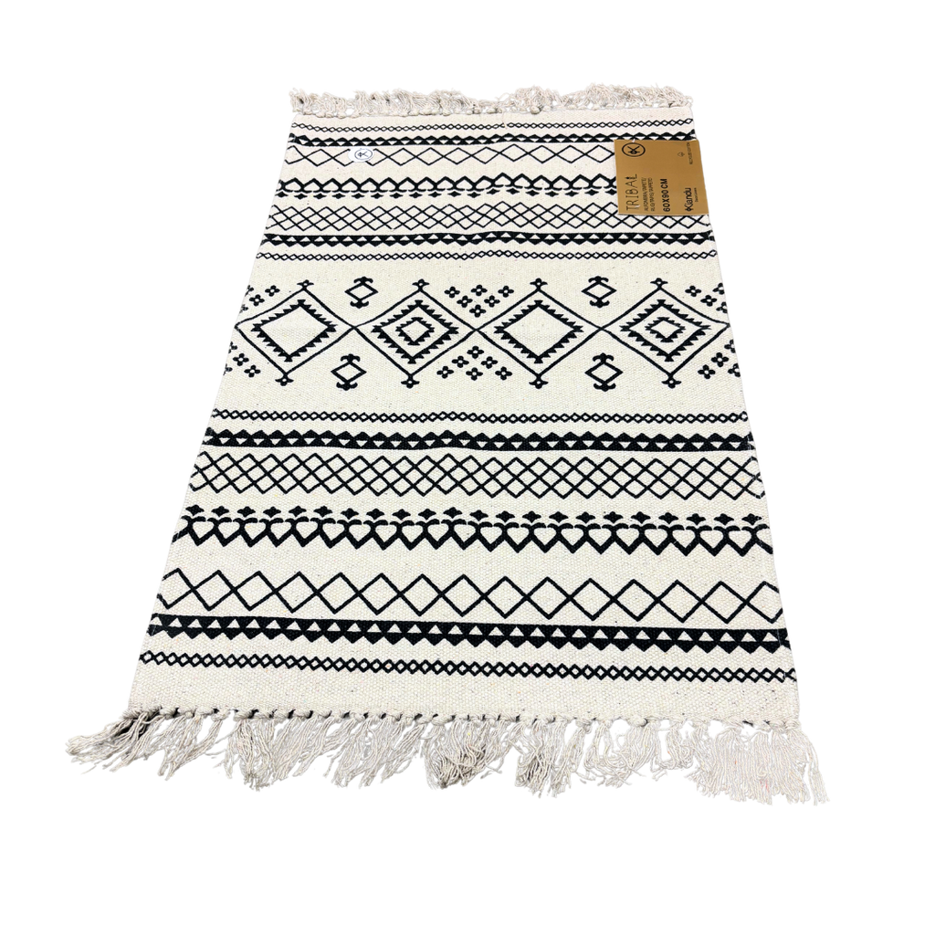 Geometrischer Teppich aus recycelter Baumwolle