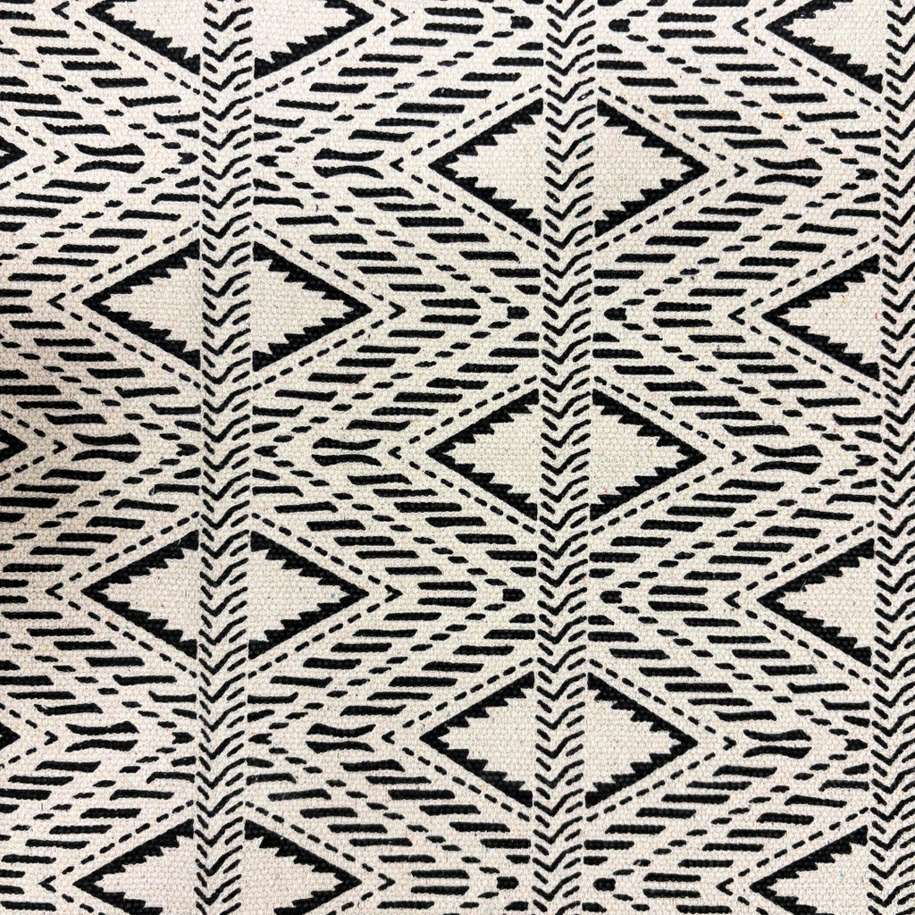 Geometrischer Teppich aus recycelter Baumwolle