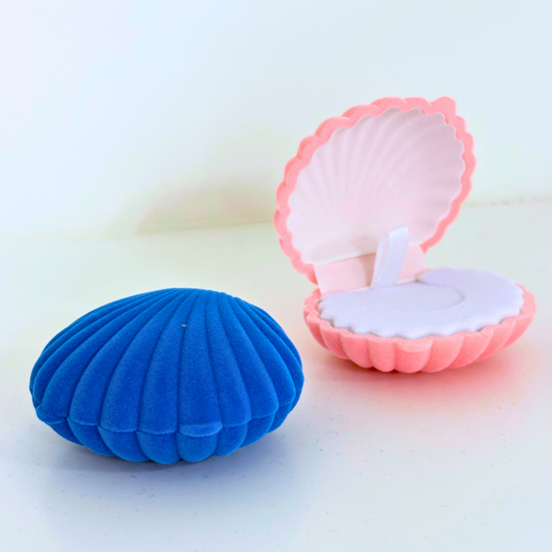 Samt-Schmuckbox in Muschelform