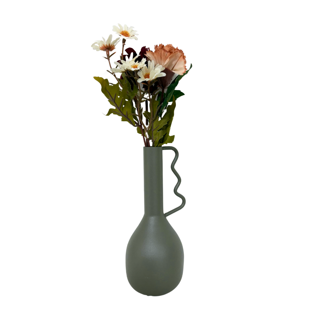 Minimalistische Vase aus Metall