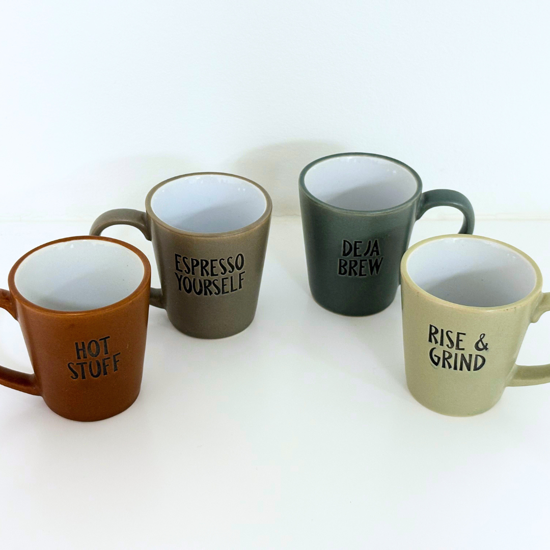 Kleine Kaffee-Tasse mit Spruch