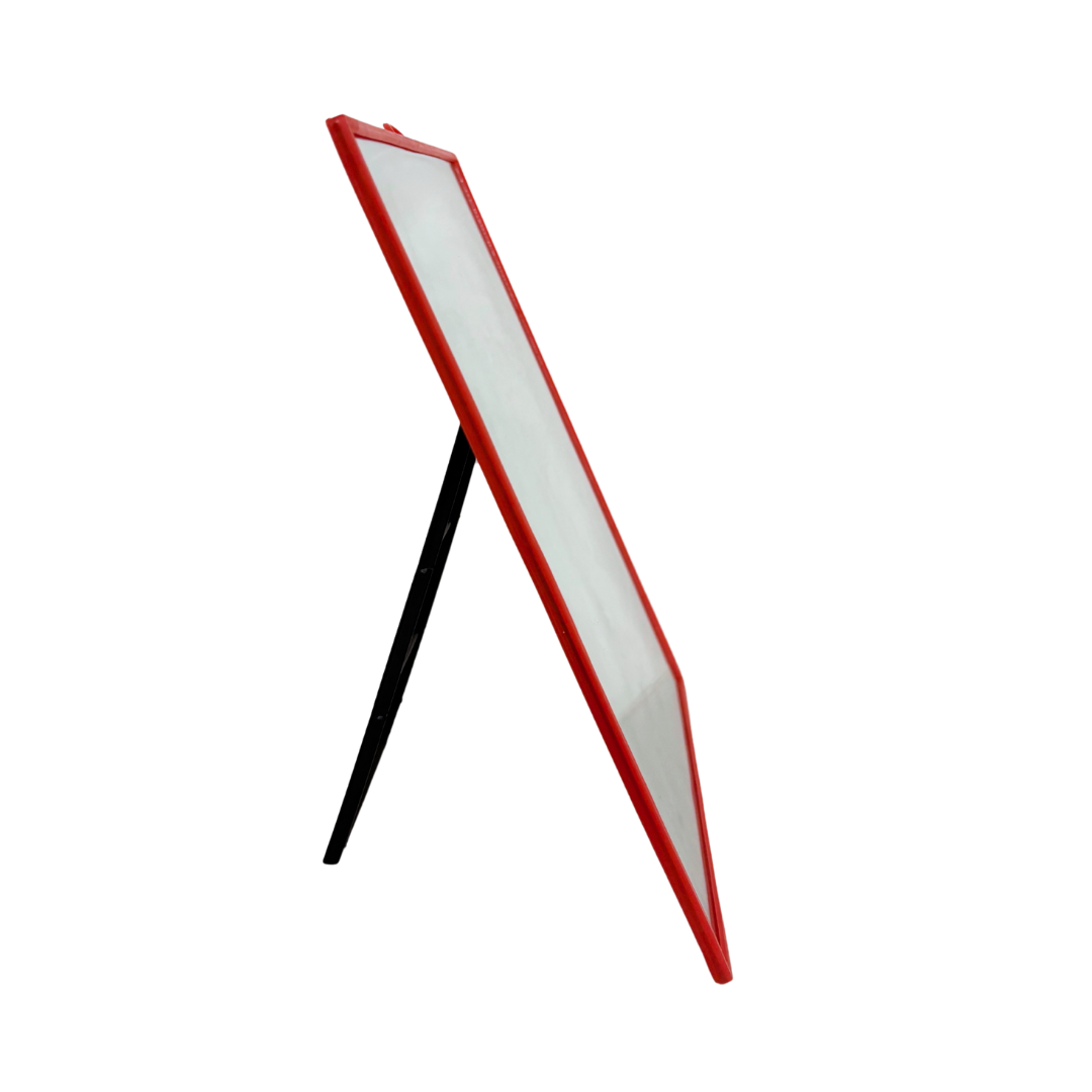 Leichter Wandspiegel in Rot