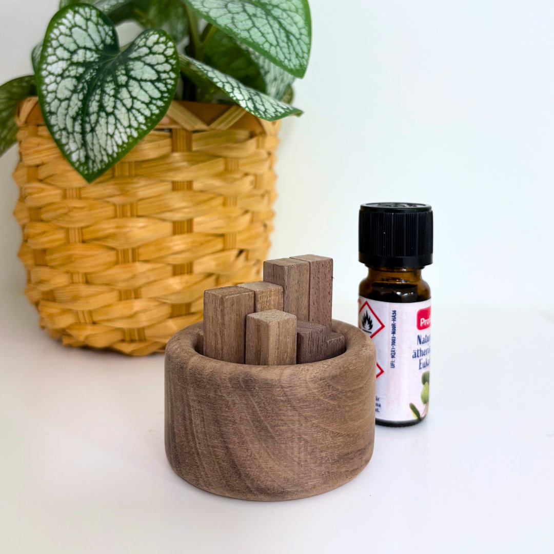 Walnussholz Diffusor mit Aromastäbchen