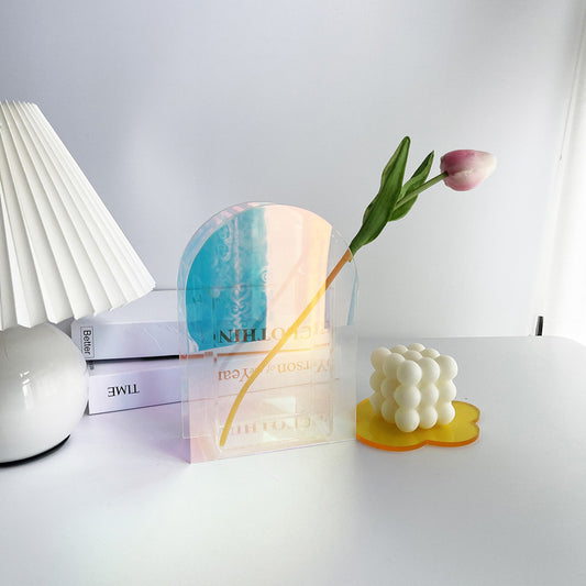 Transparente Acrylvase im Regenbogen-Look
