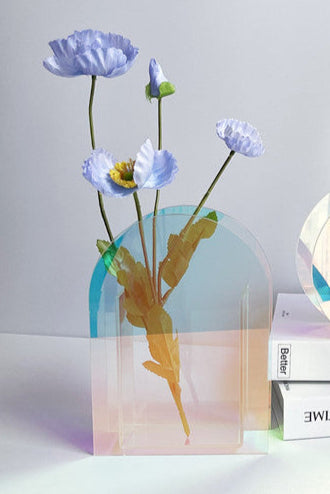 Transparente Acrylvase im Regenbogen-Look