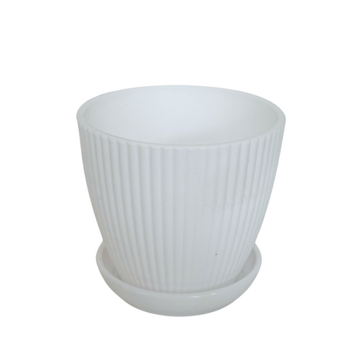 Blumentöpfe in Weiß